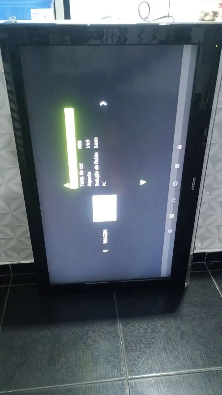 Tv CCE 46 LCD funcionando (sem acessórios)