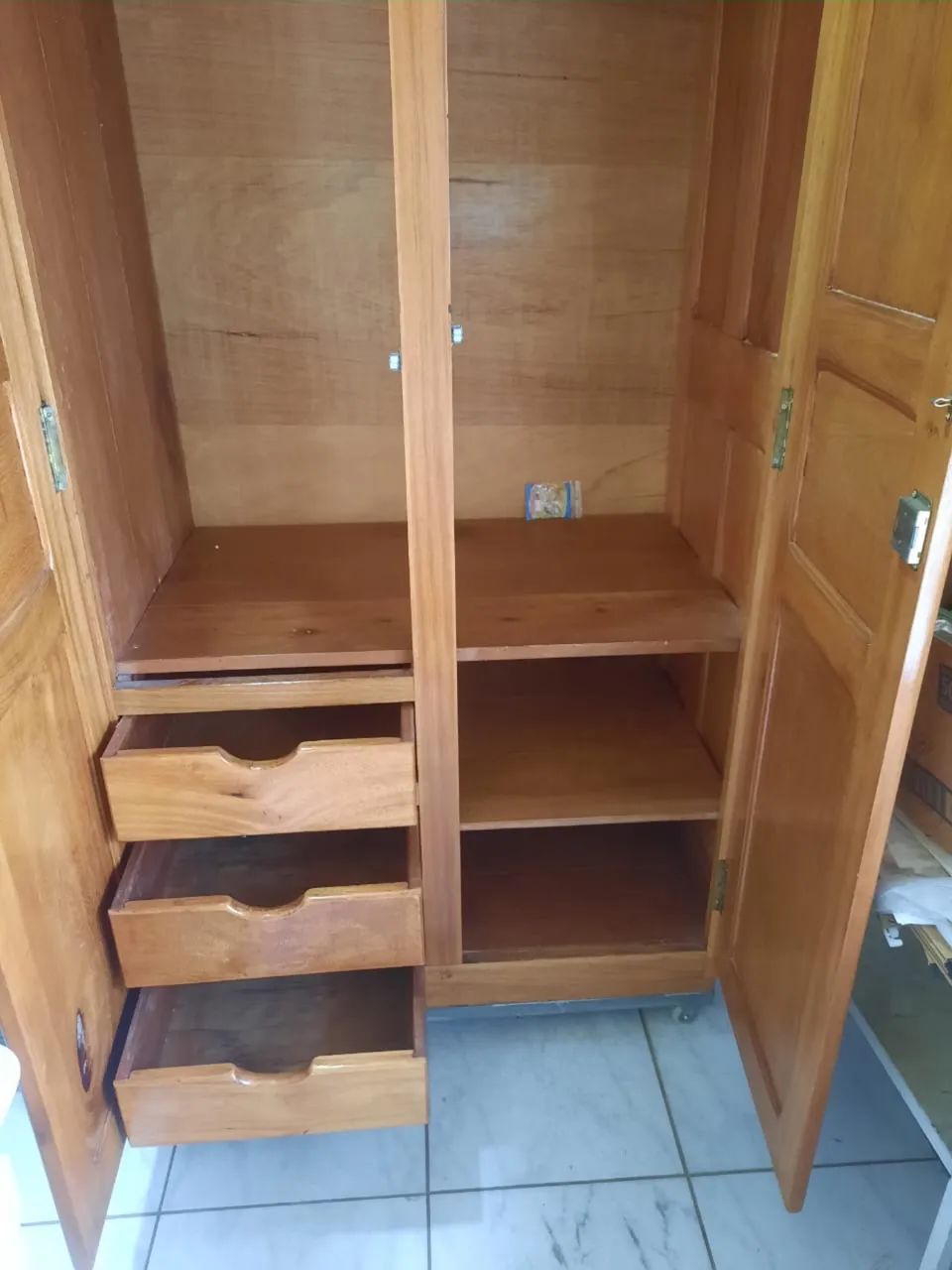 Guarda roupa de madeira parcelo no cartão  - Foto 3