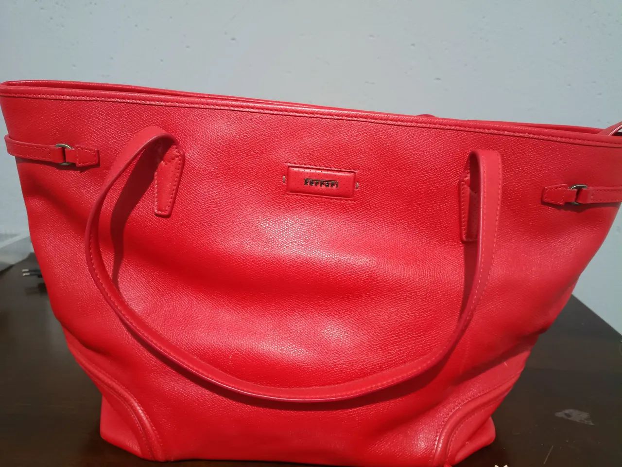 Bolsa Ferrari Vermelha Original - Grande, Elegante e Importada - Foto 2