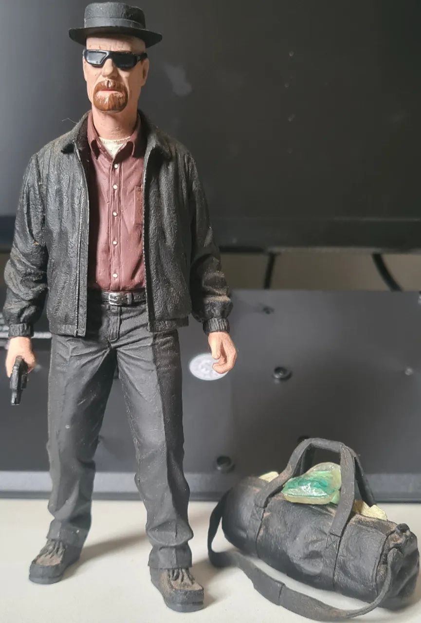 Boneco Action Figure Walter White Breaking Bad Mezco - Hobbies e