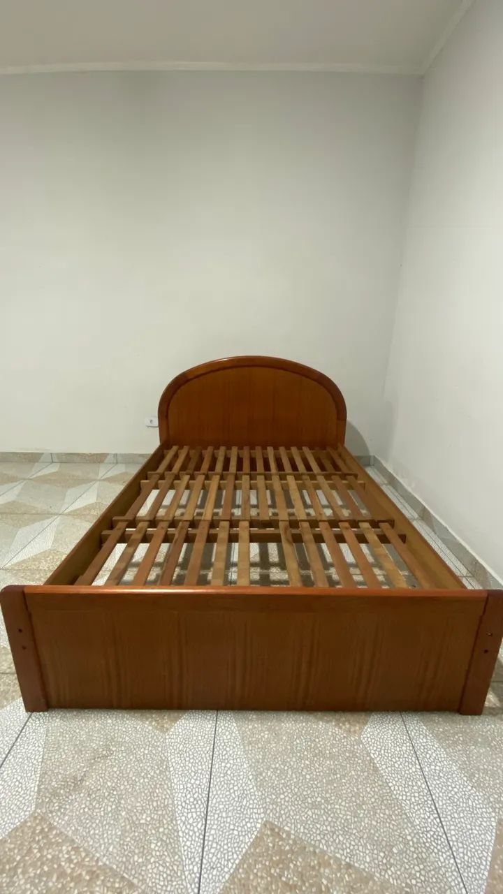 Cama de Casal em Madeira Maciça - Foto 4