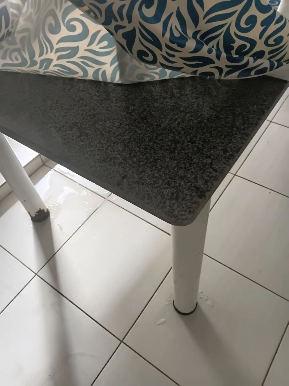 Mesa de mármore legítimo com 6 cadeiras