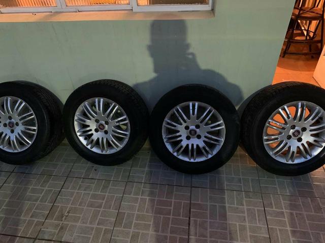 Vende se ou troca em 4 pneus 205/50/17 em bom estado - Foto 3