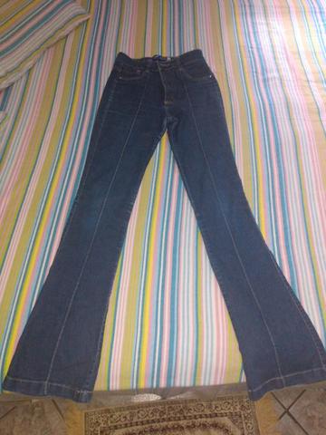 Calça boca de sino