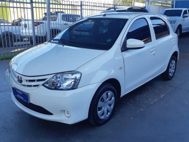 TOYOTA ETIOS 1.3 X 16V FLEX 4P MANUAL 2014 - Foto 3