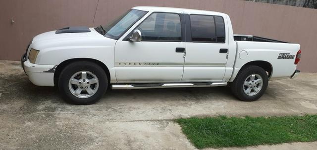Vendo s10 á diesel 4x4 tudo ok documento em dias 4 pneus novos - Foto 3