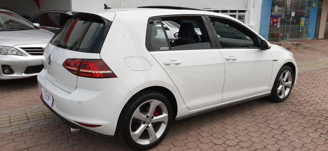 Golf GTi com teto solar e baixa KM confira - Foto 6