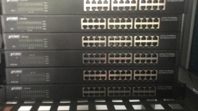 Switch 24 portas 10/100 Mbps planet FNSW 2401 - Informações na Descrição