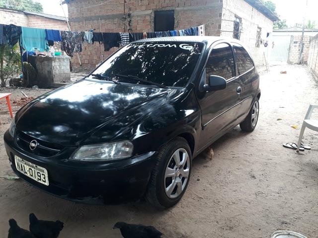Vendo um celta em dias 2003 com paredão de som