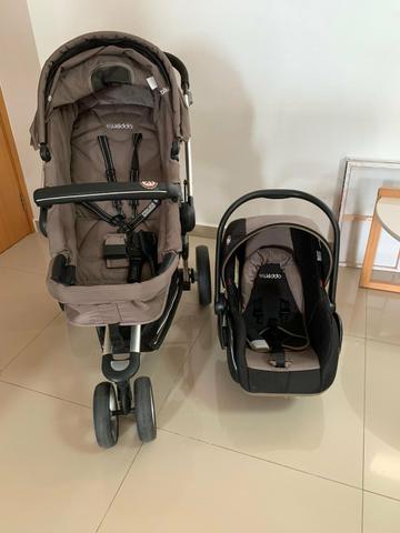 Carrinho de bebê e bebê conforto