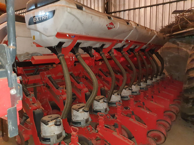 Plantadeira kuhn Extra 11 linhas - Foto 3