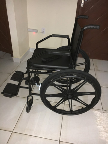 Vende-se cadeira de rodas - Foto 2