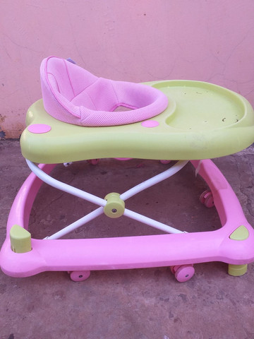 Carrinho de paseo andador e BB conforto vendo os três - Foto 5