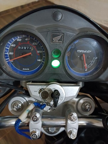 Vende-se uma Moto 