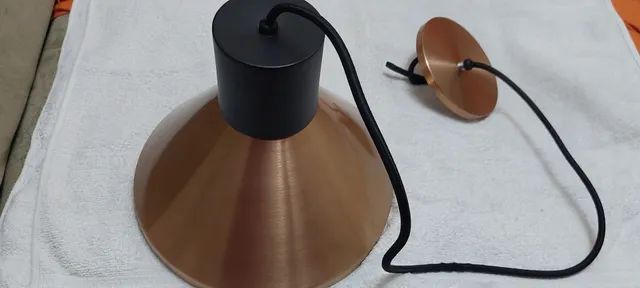 Duas luminárias rosê  250,00