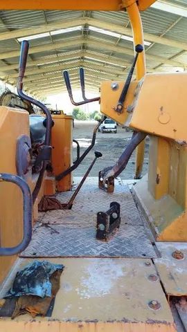 Trator de Esteiras Caterpillar D4E, 1990 - Foto 3