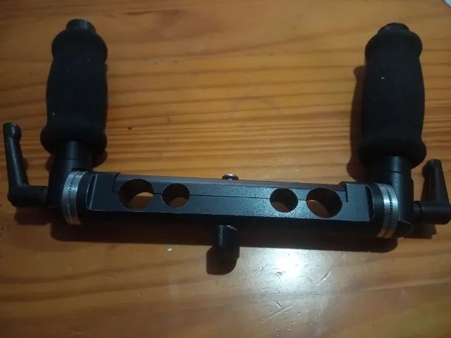 Vendo, cangalha para câmera na mão. - Foto 3