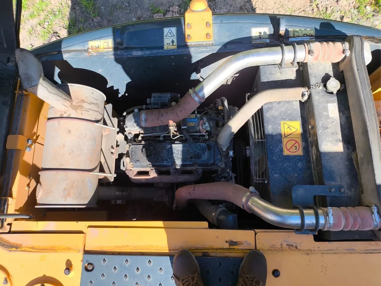 Escavadeira Hyundai 140  - Foto 6