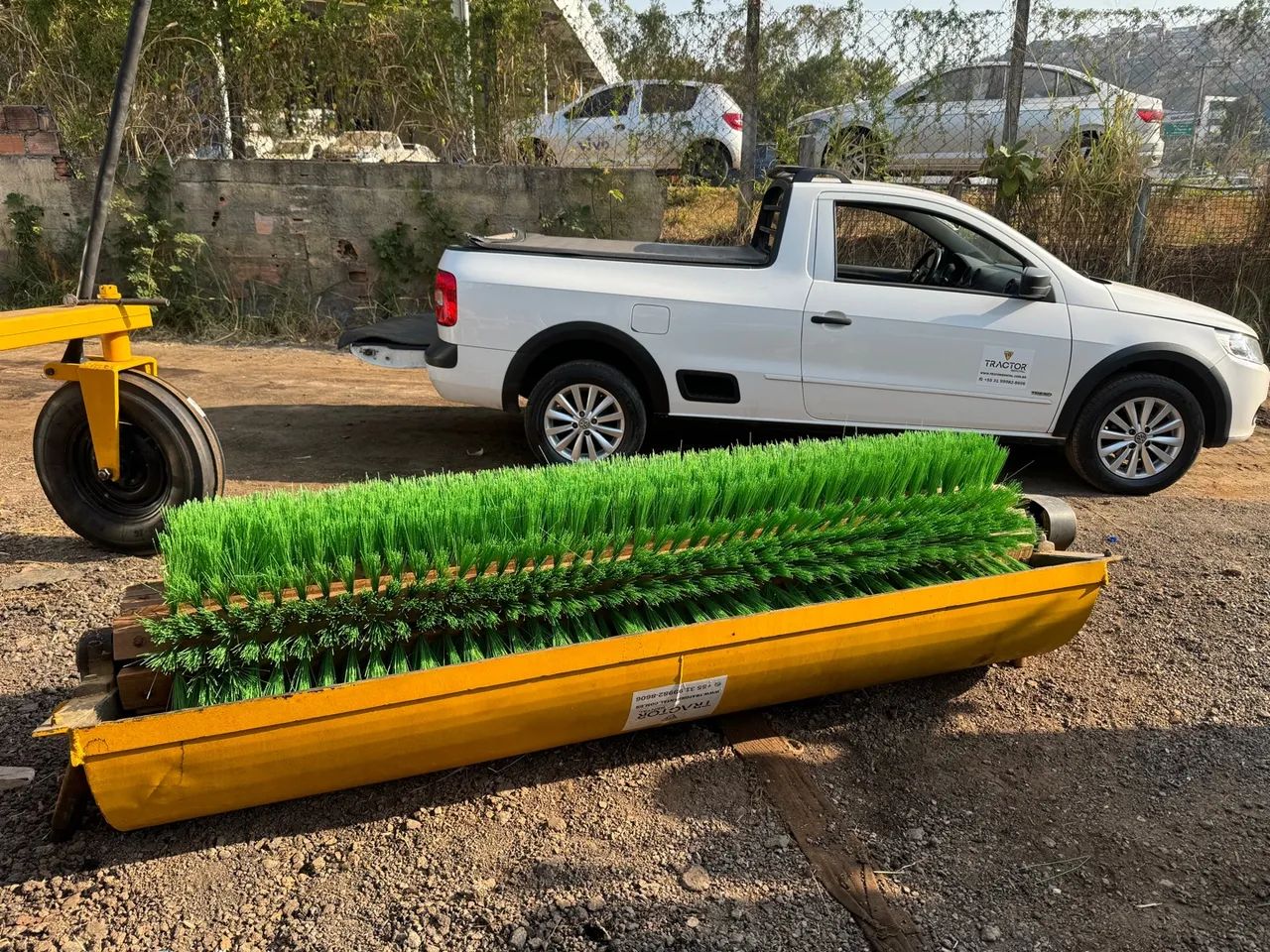 Distribuidor de Agregados e Vassoura Mecânica - Foto 4
