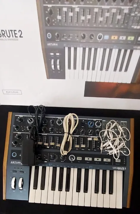 Sintetizador Arturia Minibrute 2 - 25 teclas