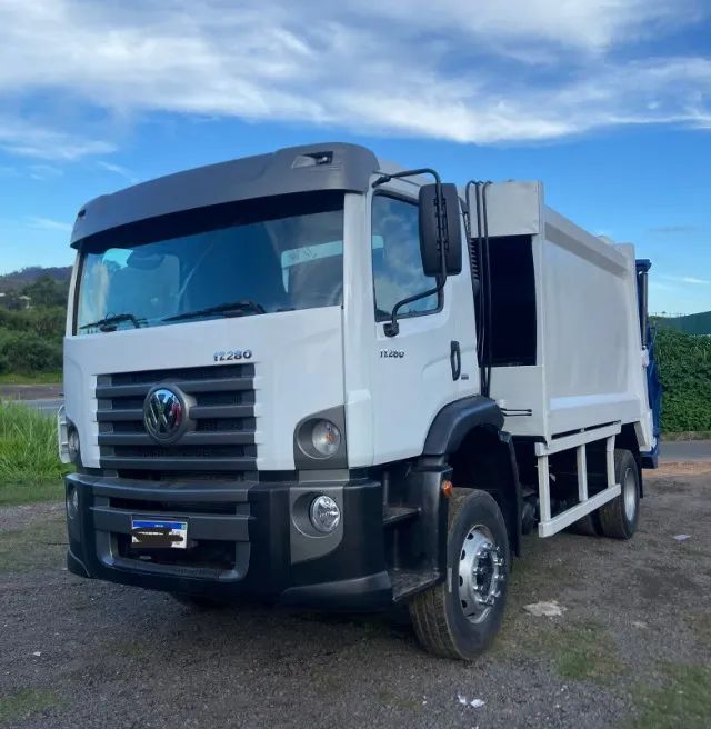 Caminhão VW 17280 Constellation - Ano 2016 - C/ Compactador - Foto 2