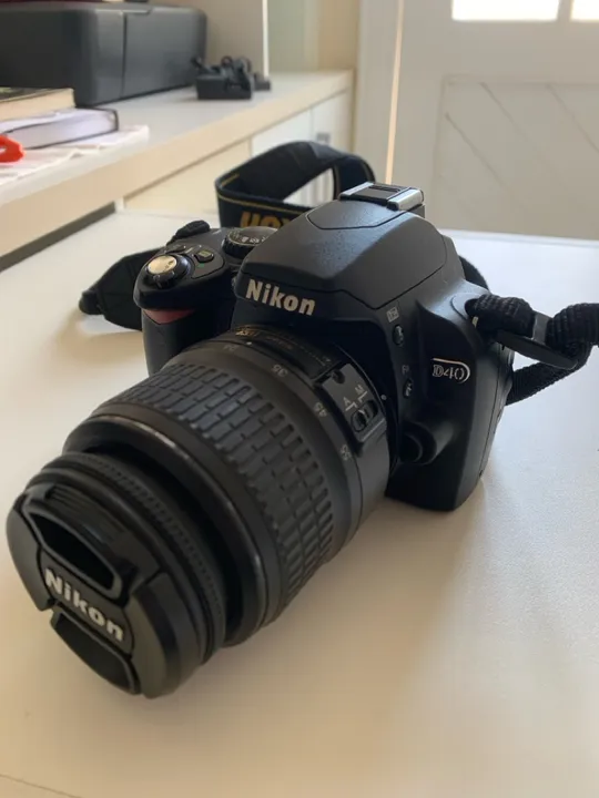 Newest Nikon d40 DSLR digital camera 100-300 mm lens