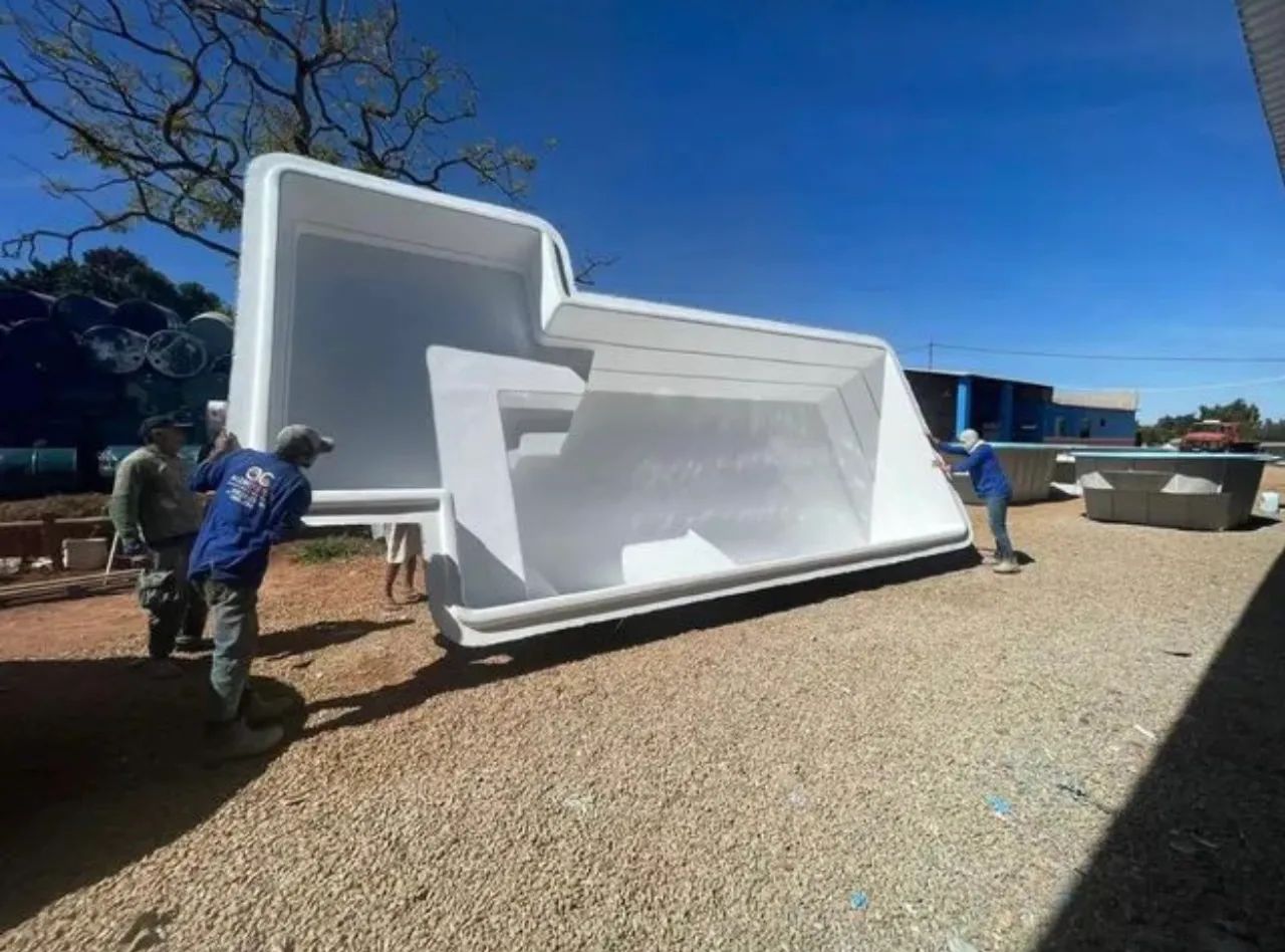 Piscina de fibra 7 metros completa / com instalação material hidráulico 