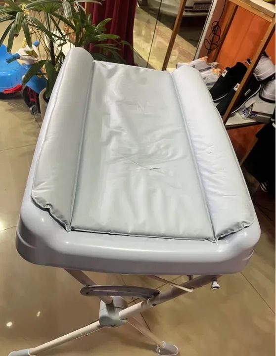 Trocador de bebê dobrável azul - Foto 5