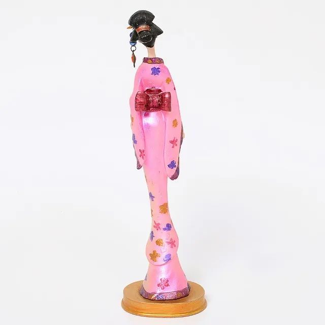 Grande Escultura representando Gueixa com trajes típicos em resina policromada *Descrição - Foto 3