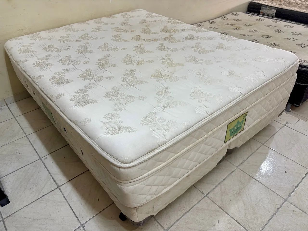 Cama box de casal Queen , cama Queen size 