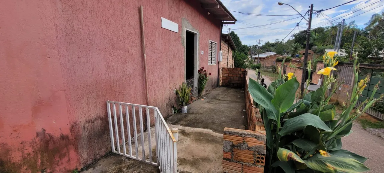 Vende se uma casa