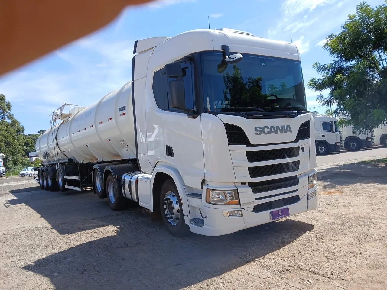 SCANIA R450 6x2 baixo km ano 2024 - Foto 5
