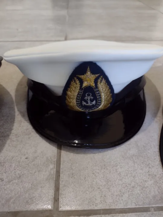 Chapéu de marinheiro usado