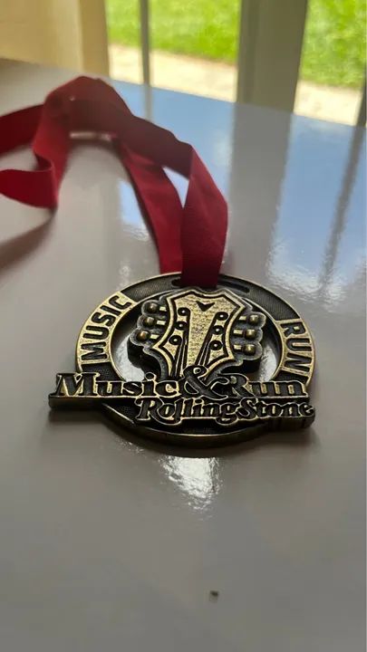 Medalhão Decorativo Music & Run Rolling Stone