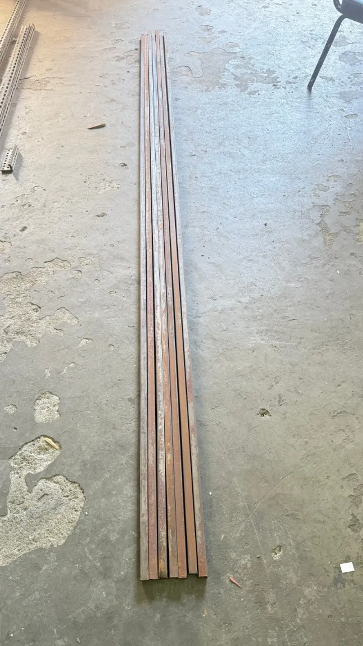 Barra de metalon 20x20 - (7 varas de 3M)