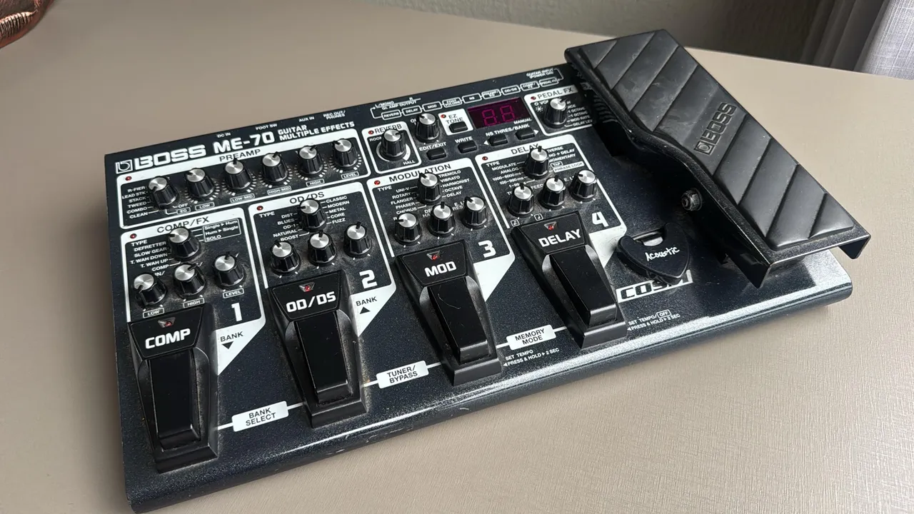 Pedaleira Boss ME-70