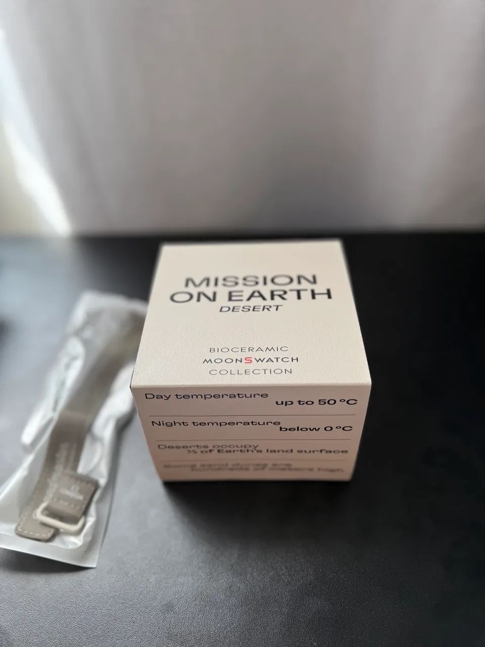 Relógio Omega x Swatch Moonswatch Desert 