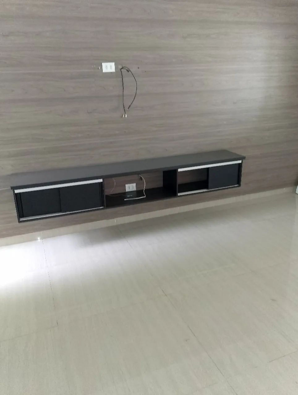 Large Panel with Niche and 4 Sliding Doors