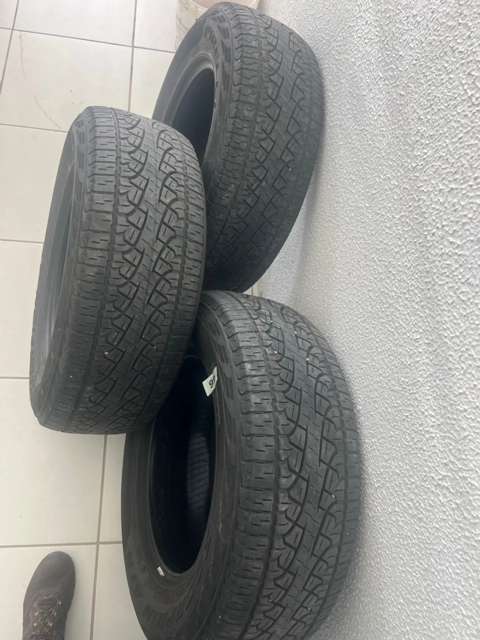 3 pneus 255/65r 17