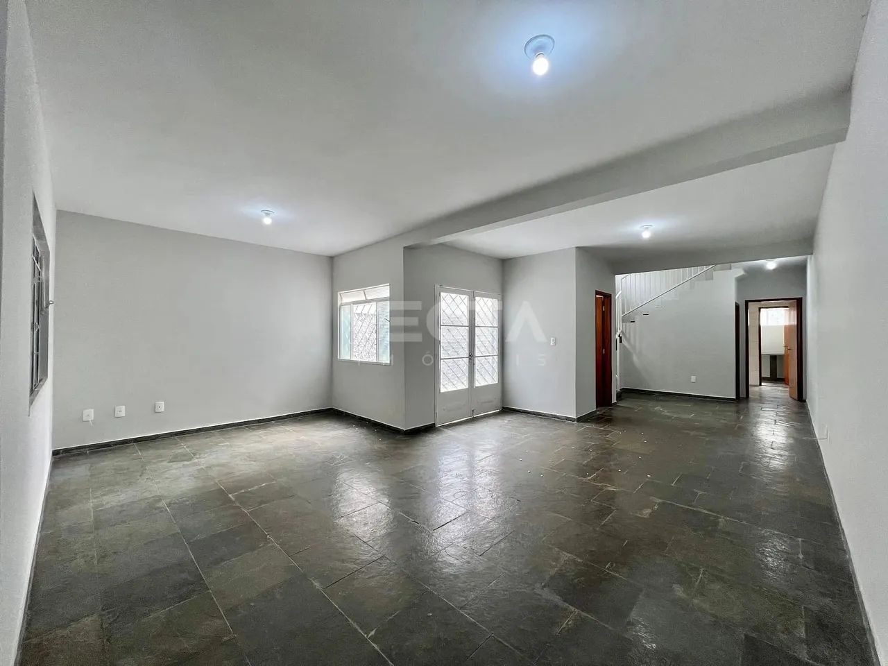 Charmosa Casa Assobradada para Locação no Bairro Cidade Nova - Perto do Plaza Avenida Shop