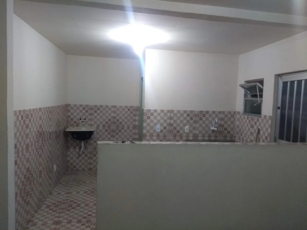 Alugo casa