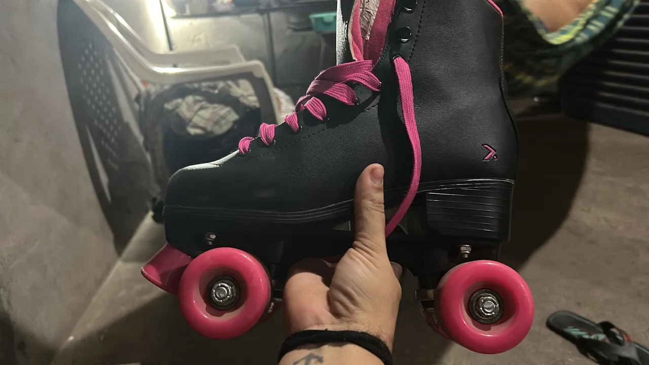 Patins Roller Preto com Rodas Rosa
