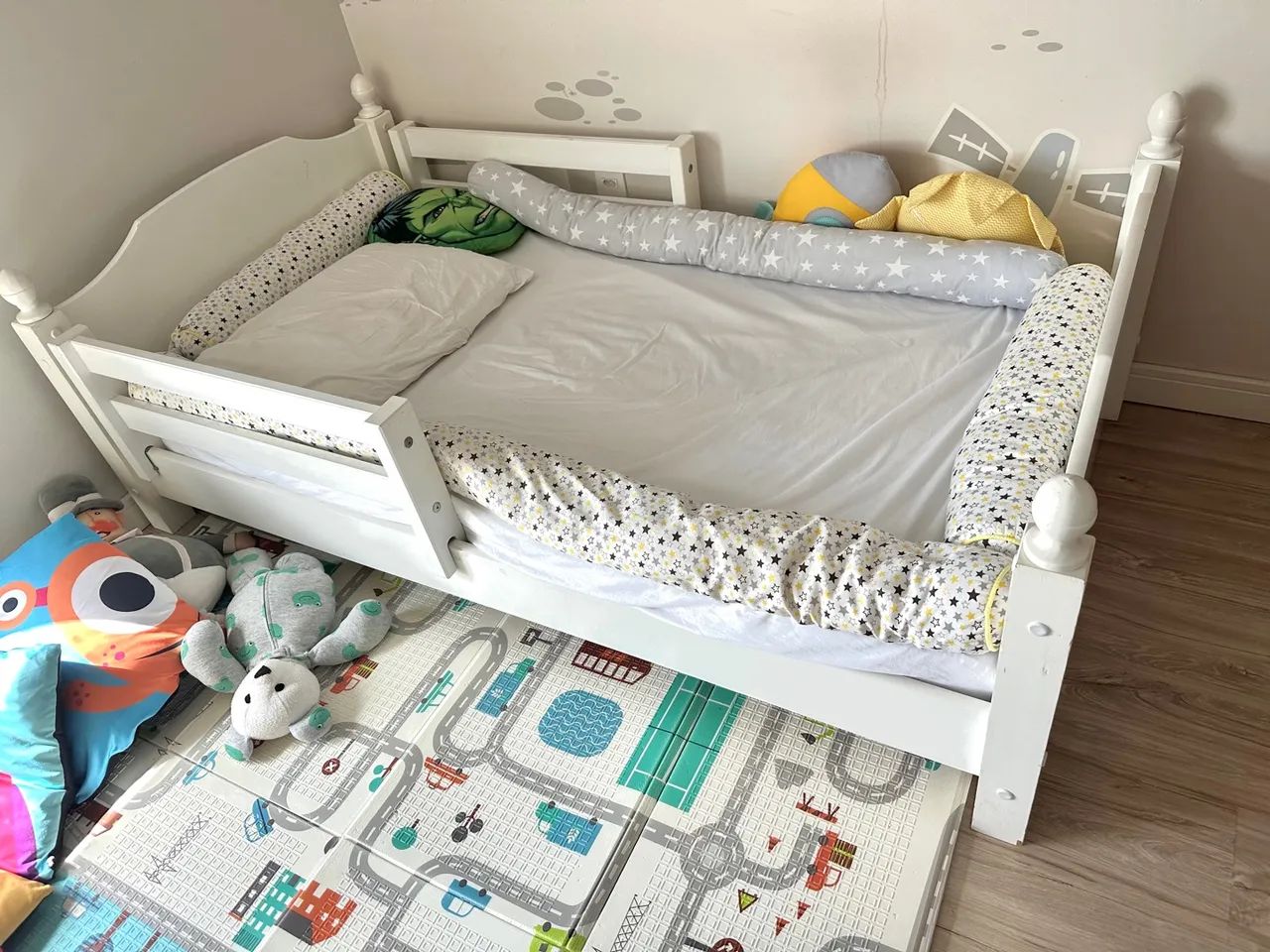 Cama Infantil Branca Montessori com Grade de Proteção - Foto 2