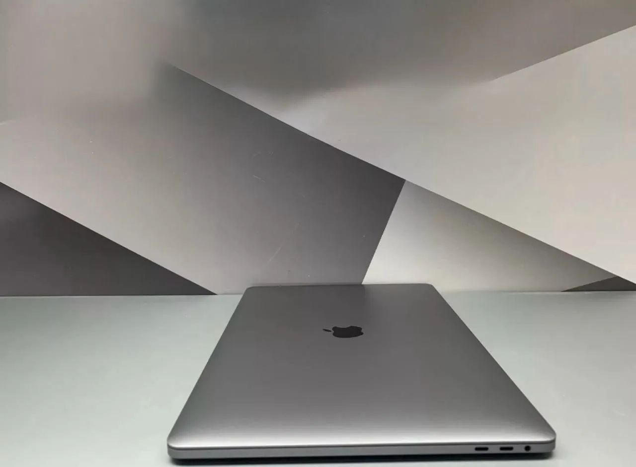 MACBOOK PRO 2019 - CORE i7 - 16gb RAM - 512GB SSD MACBOOK PRO 2019 - CORE i7 - 16gb RAM - 512GB SSD