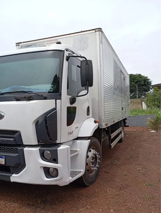 Caminhão Ford Cargo 1517 Baú - Foto 2
