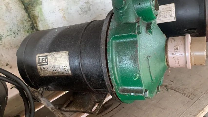 Bomba de Água Trifásica 2CV WEG