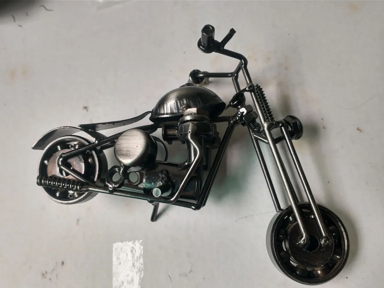 Mini moto de metal artesanal 