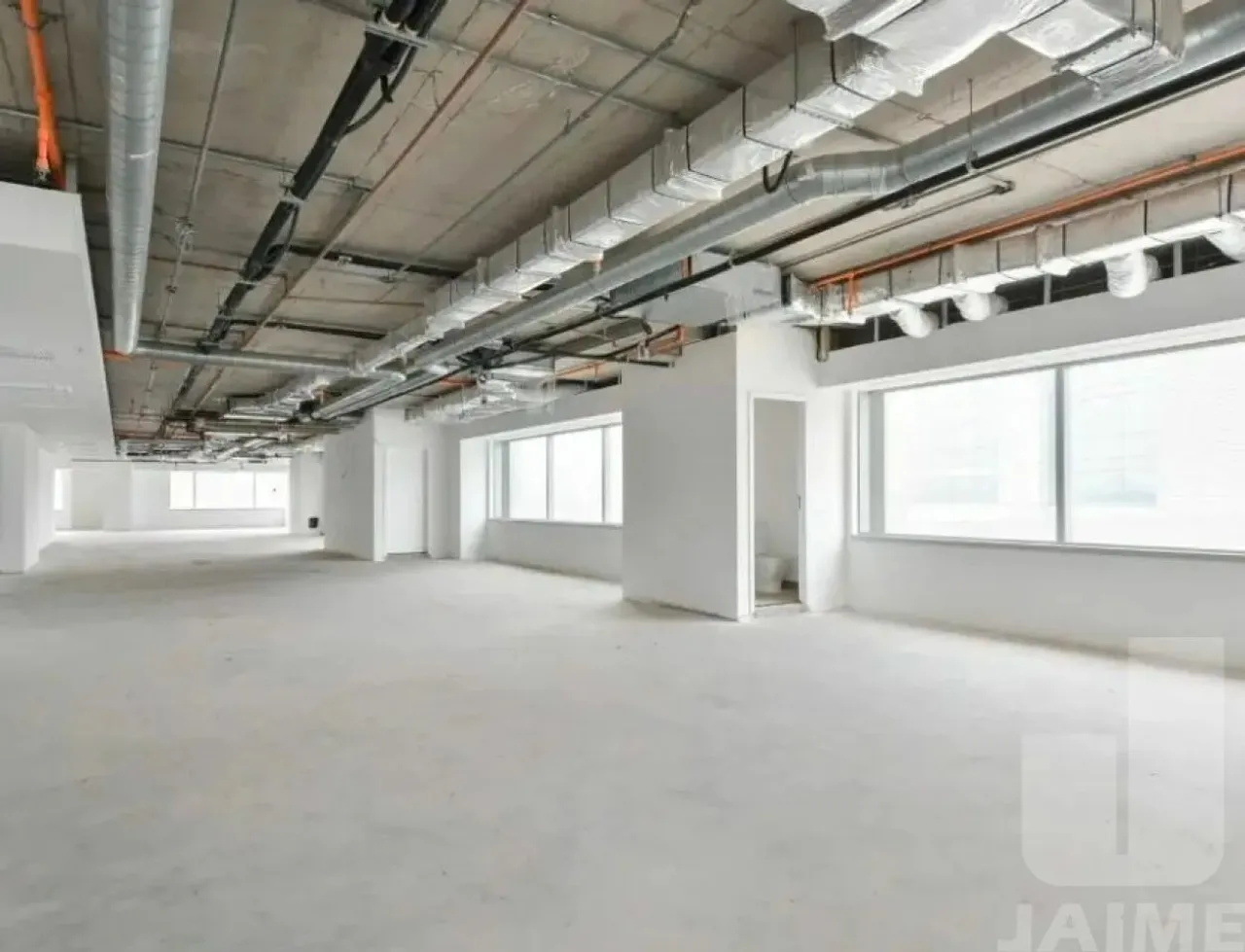 Salas Comerciais 225 m2 cada em prédio com heliponto, vista 360º em todos os andares , mei