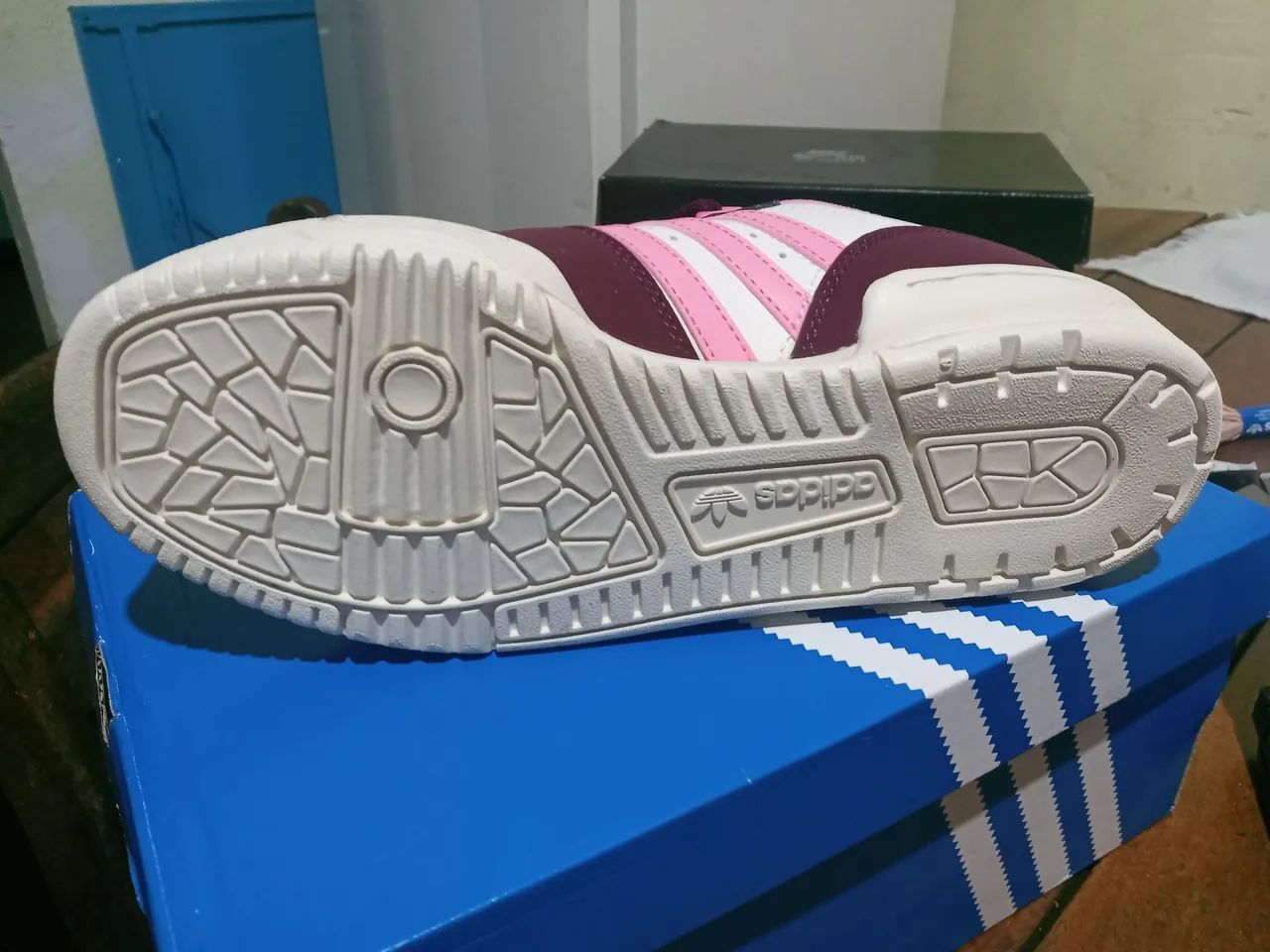 Tênis Adidas rivalry low feminino - Foto 2