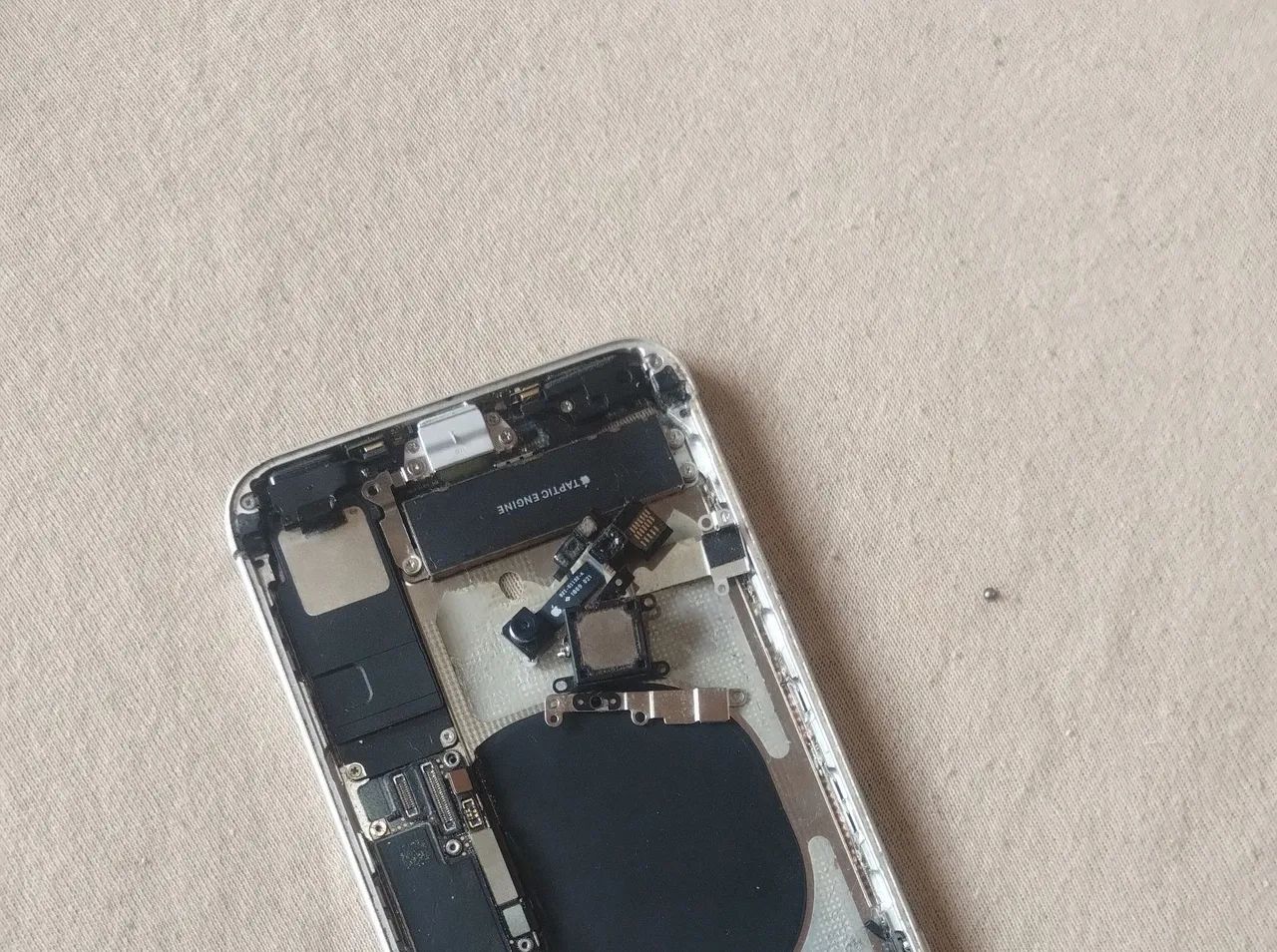 Placa do iPhone 8 PLUS tenho a senha do iCloud - Foto 2
